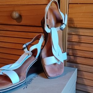 Gentle Souls Pine Heart LE White Soft Leather Wedge Sandal Size 9.5